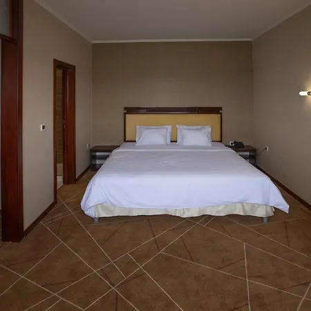 Aquastar Danube Hotel 4*