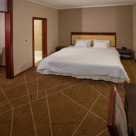 Aquastar Danube Hotel 4*