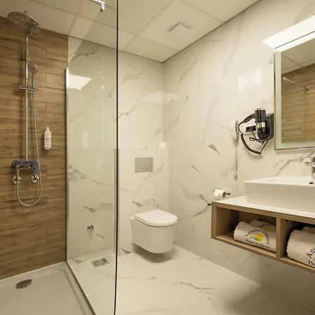 Hotel Aquastar Danube 4*