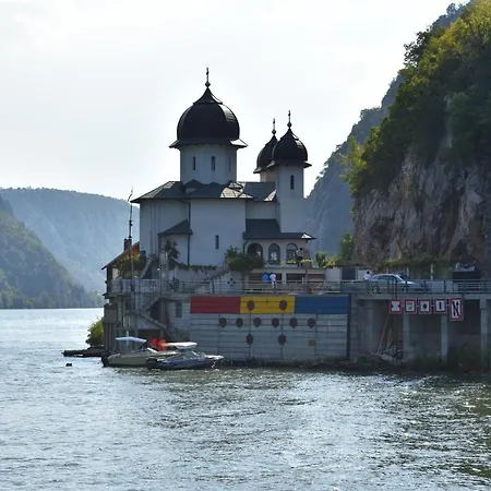 Aquastar Danube 4*